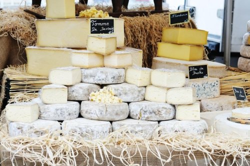 British tourists banned from bringing meat and cheese back from Europe