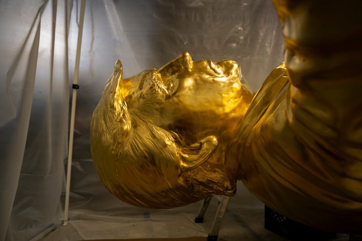 Sculptor of Trump’s giant statue said pitching $60,000 gold add-ons to White House was like giving ‘water to a man dying of thirst’