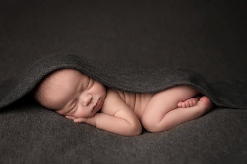 Prize-winning picture: newborn baby slumbers unaware of mum’s cancer battle