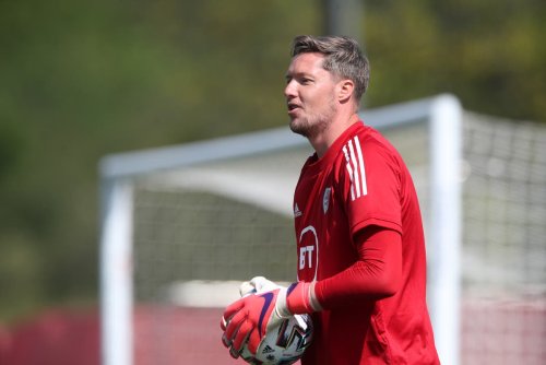 Wales goalkeeper Wayne Hennessey joins Burnley