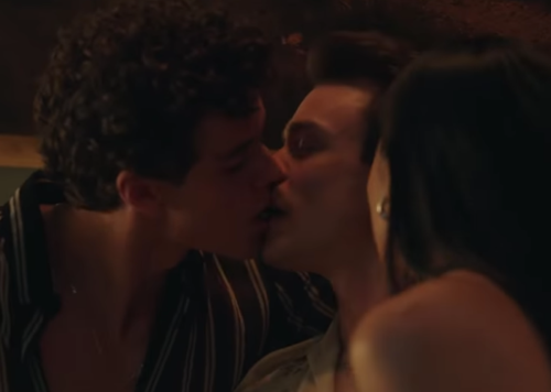 Girl Kiss Png - Gossip Girl scenes compared to 'soft porn' ahead of HBO Max launch |  Flipboard