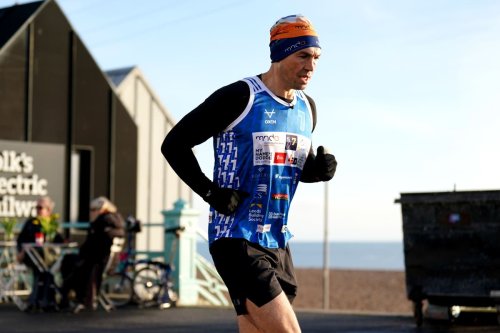 Kevin Sinfield enjoys sunshine and blue skies in Brighton as challenge continues