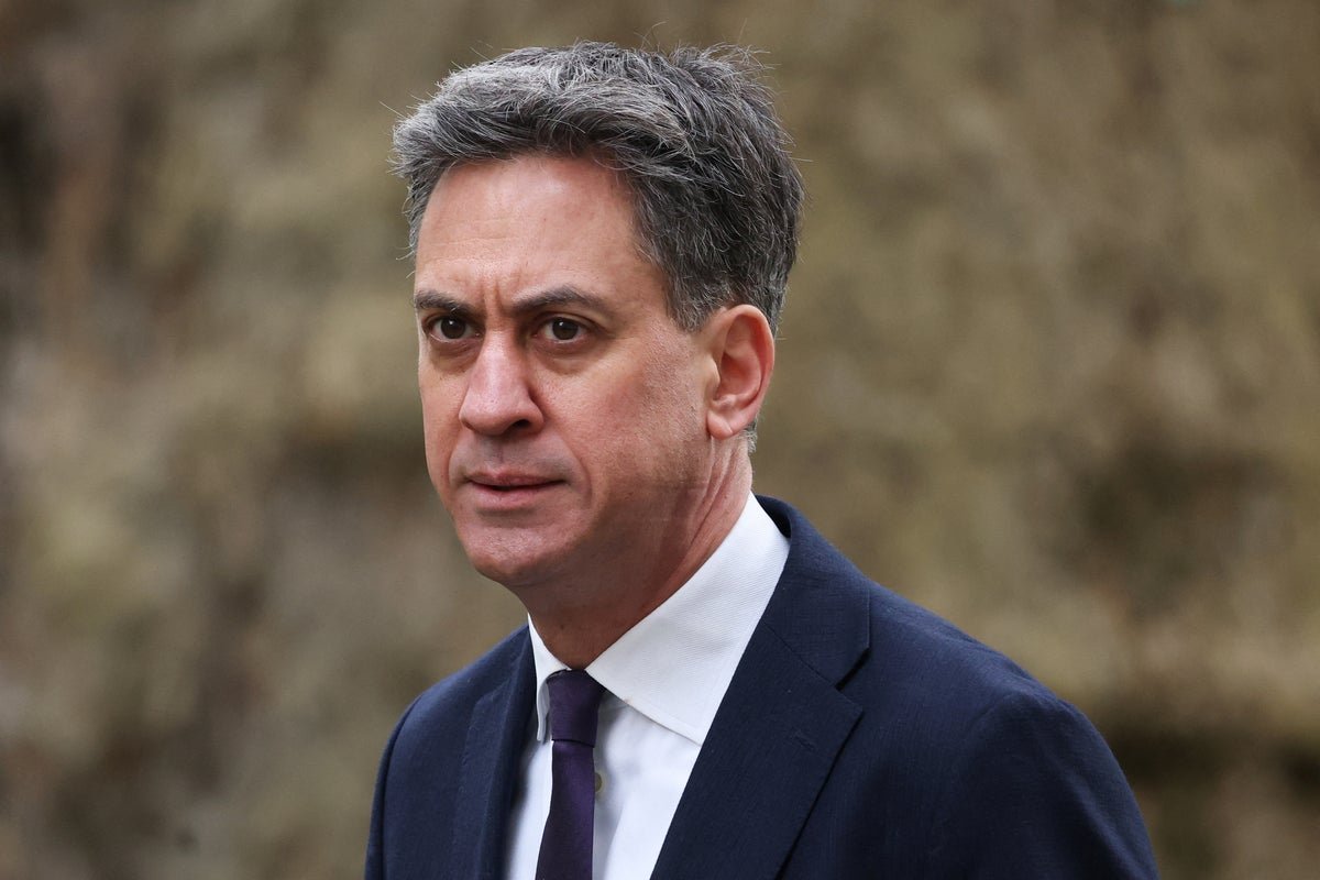 Miliband accuses Farage of spreading ‘nonsense and lies’ over net zero and steel crisis