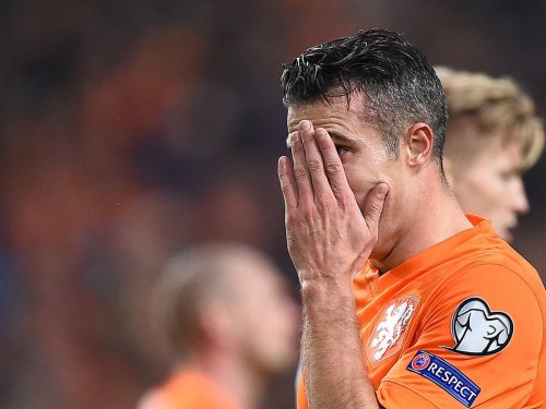 Netherlands fail to qualify for Euro 2016: the best memes as Robin van Persie slated after own goal gaffe