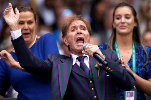Sir Cliff Richard treats Wimbledon Centre Court to rendition of ‘Summer Holiday’