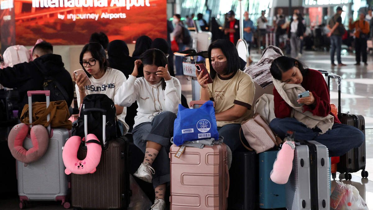 Volcanic eruption halts flights and leaves air passengers stranded in Indonesia