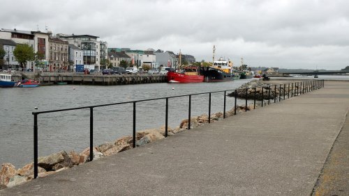 Mystery solved – Mayor of Wexford gets to the bottom of mysterious new railings at Wexford Harbour