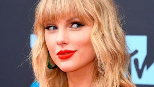 Taylor Swift sends letter and painting to miracle Galway paddleboarders who sang her songs while drifting in the sea for 15 hours