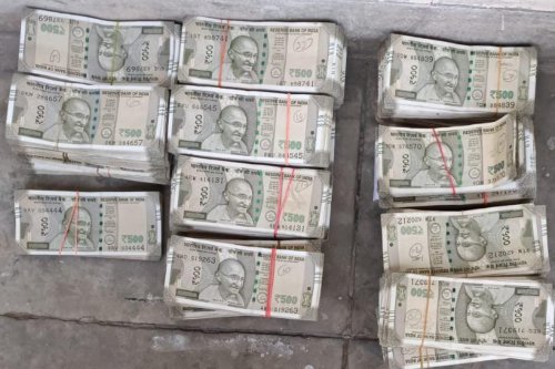 CPWD Assistant Engineer Arrested By CBI While Accepting Bribe, Huge Amount Recovered