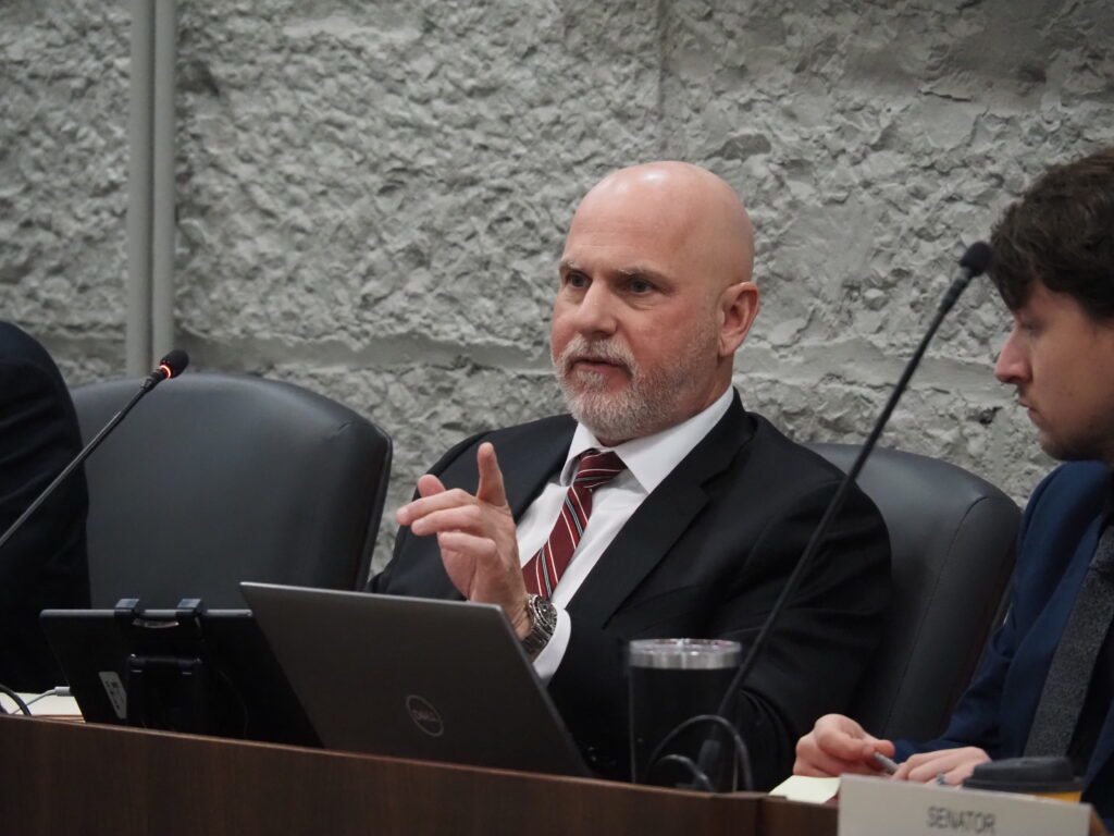 Indiana committee advances crypto ATM ban, weakened pension investment bill