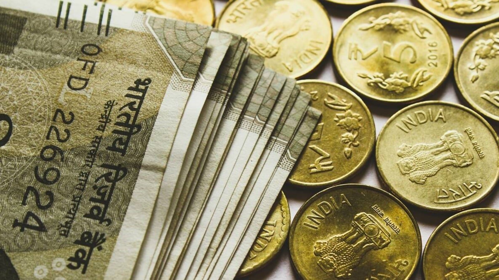 Pressure on rupee goes beyond the Iran crisis