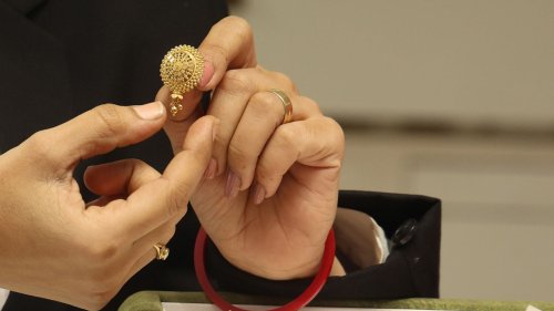 Banks ask gold loan borrowers to settle accounts for loan extension