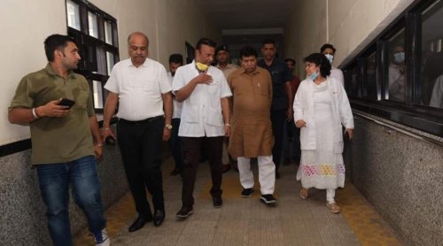 Haryana Speaker finds hospital staff lackadaisical during surprise visit