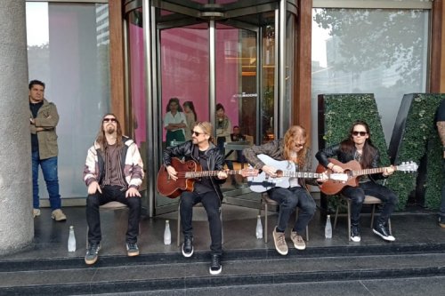 Megadeth en Argentina: La banda dio un show acústico en la puerta de su hotel