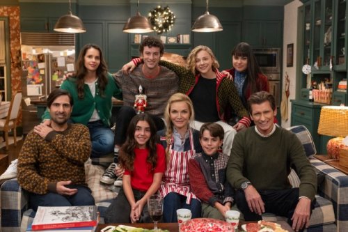 Michelle Pfeiffer Is the Perfectionist Mom of Indie Icons in Ensemble Christmas Movie ‘Oh. What. Fun.’ Teaser