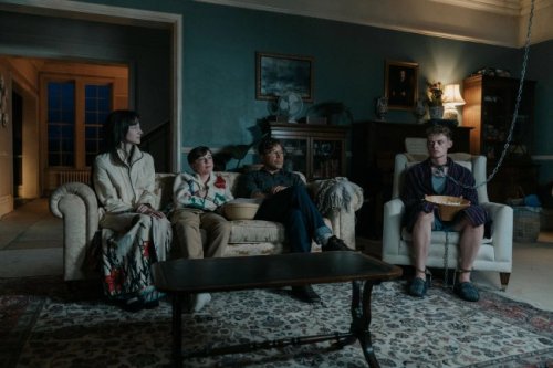 'Heel' review: Found family taken to extremes in creepy kidnapping thriller