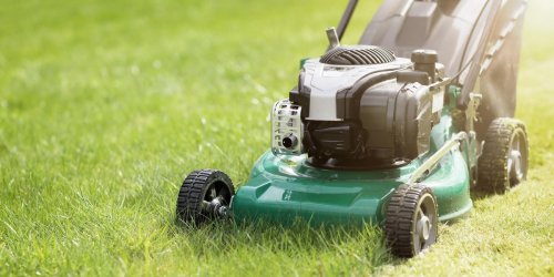 Dad left fuming after neighbour sarcastically 'congratulates' him on mowing the lawn