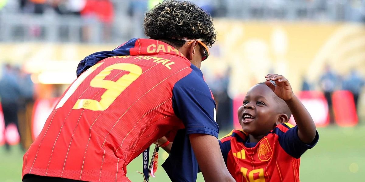 Watch Lamine Yamal's three-year-old brother sprint across pitch to celebrate with him: 'Cutest s*** ever'