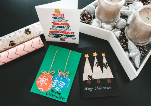 Einfache Weihnachtskarten basteln mit Kindern – Geschenkpapierreste sinnvoll verwerten!