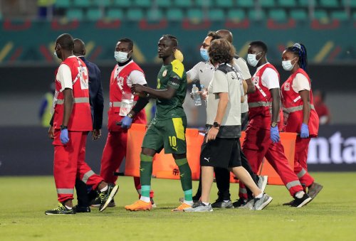 Liverpool's Mane plays on for 16 minutes after suffering head injury playing for Senegal