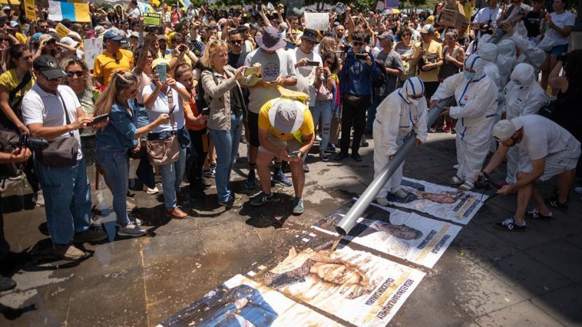 ‘Overwhelmed’ by British tourists, the Canary Islands are fighting back