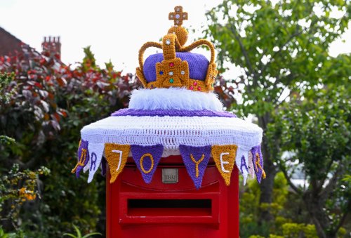 Platinum Jubilee: Woolly postbox toppers appear for Queen – and we want to see yours