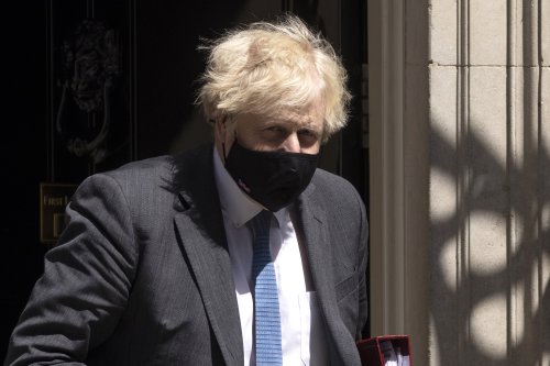 Ending mandatory face masks could put businesses in difficult position, Government warned