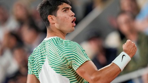 Carlos Alcaraz showed how far he has come and how Stefanos Tsitsipas has gone nowhere in French Open drubbing