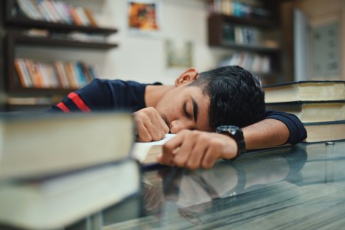 Teenagers are right to hate early mornings, their grades are suffering