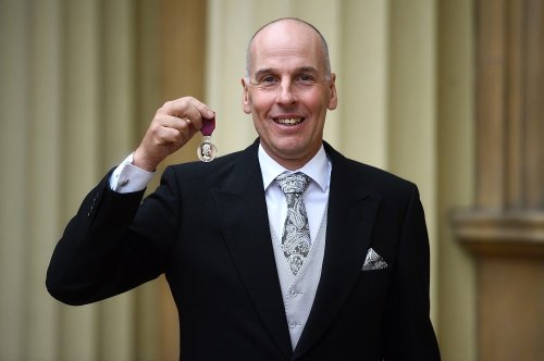 Diver who helped rescue Thai cave boys receives George Medal from Duke of Cambridge