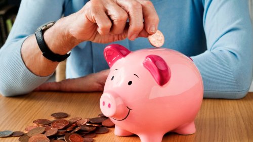 Savers swap fixed savings accounts for trackers as base rate looks set to increase