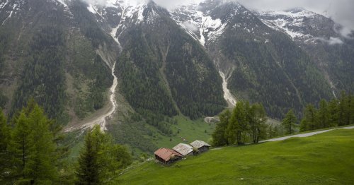 Caen 1,5 metros cúbicos de roca en una aldea suiza: “El comportamiento del glaciar sigue siendo la gran incógnita”