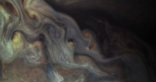 Los monstruosos e infernales ciclones que se agitan sobre los polos de Júpiter