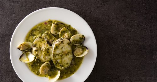 Cómo hacer merluza en salsa verde: la receta ‘de la abuela’ para preparar este tradicional guiso de pescado