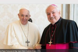 Macron veut-il vraiment choisir le pape?