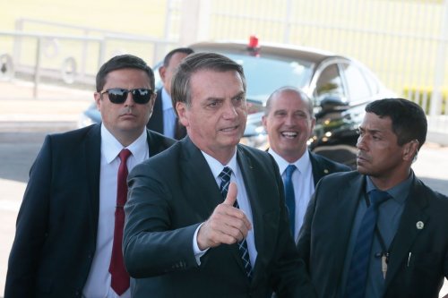 Bolsonaro: decreto sobre militares para ajudar na fila do INSS está em andamento