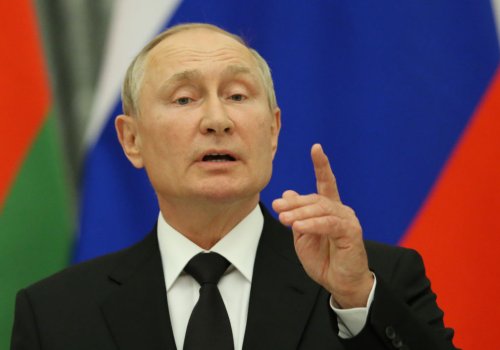 Putin aumenta pena para soldado que se render ou desertar e troca general