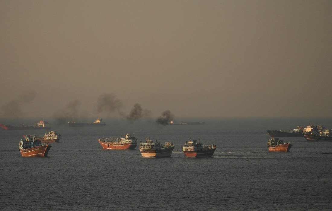 Embarcações se recusam a fazer travessias por Ormuz sob escolta dos EUA, dizem fontes
