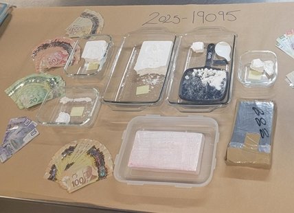 Kelowna cops seize thousands in cash after spotting drug dealer