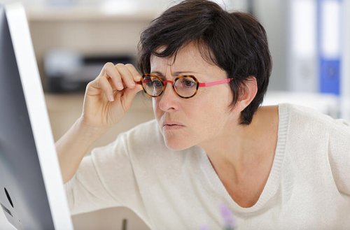 Brille für die PC-Arbeit im Büro: Muss sie dein Arbeitgeber zahlen?- Das gilt für Arbeitsmittel