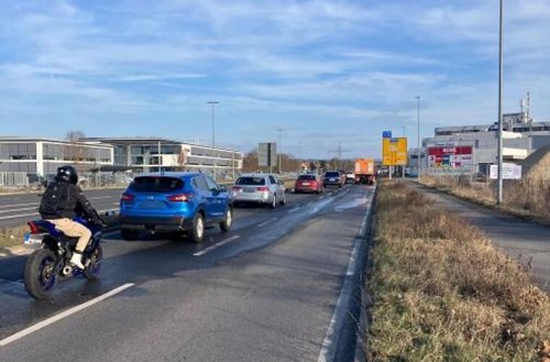 "Erhebliche Mengen verloren": Riesige Ölspur sorgt für Verkehrsbehinderungen auf Berliner Ring