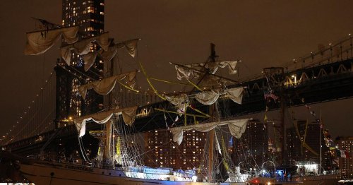 Schiff kollidiert mit Brooklyn Bridge - 22 Verletzte