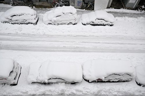 Auch am Sonntag keine Entwarnung: Wintereinbruch sorgt in Bayern weiter für viele Probleme