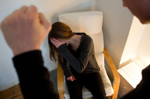 Verprügelt und verbrüht: Zwei Fälle brutaler häuslicher Gewalt im Kreis Lichtenfels