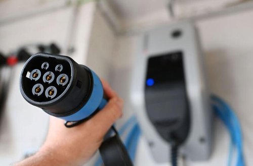 Solarstrom für Elektroautos: Neues Förderprogramm startet