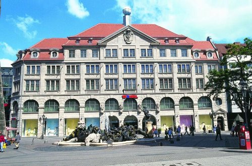Nürnberg: Wöhrl eröffnet neues Mega-Kaufhaus - mit mehreren Restaurants und Shops