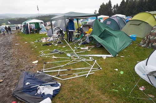 «Rock am Ring»: Aufgegebene Zelte werden zu Jacken