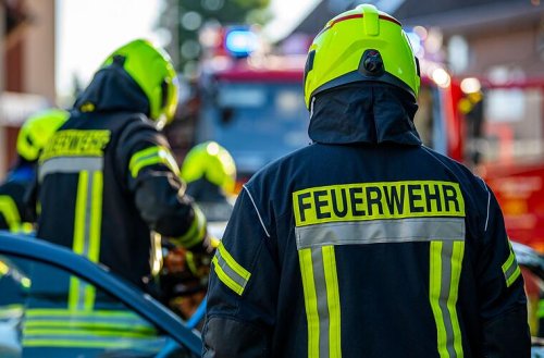Feuer in Freizeitpark: Karls Erdbeerdorf in Elstal wird teilweise evakuiert