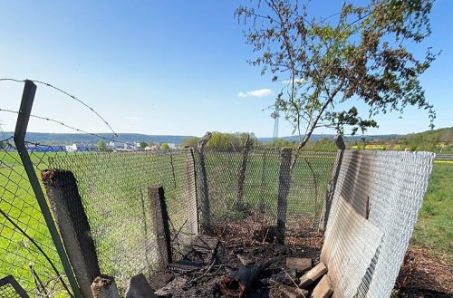 Feuer in Kleingartenanlage - Polizei sucht Besitzer