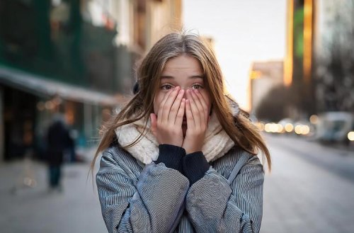 Exhibitionist belästigt Schulkinder - so wird der Unbekannte beschrieben